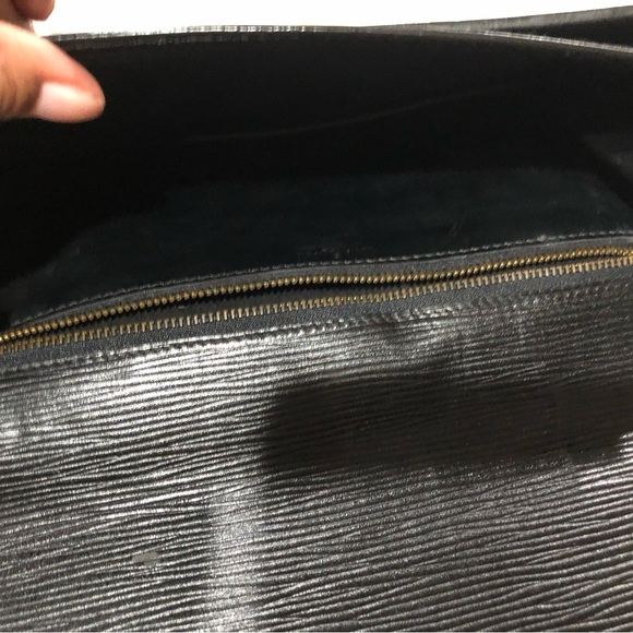 COPY - Louis Vuitton Epi Envelope Bag with working key - Picture 7 of 14